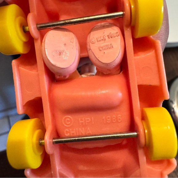 McDonalds 1986 Happy Meal Toy Muppet Babies MISS PIGGY in Pink Car 2 Pcs Moves - Picture 3 of 4